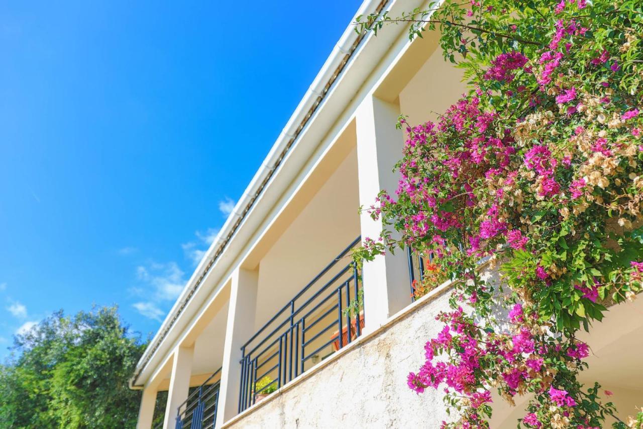Villa Natasha Katavolos Екстер'єр фото